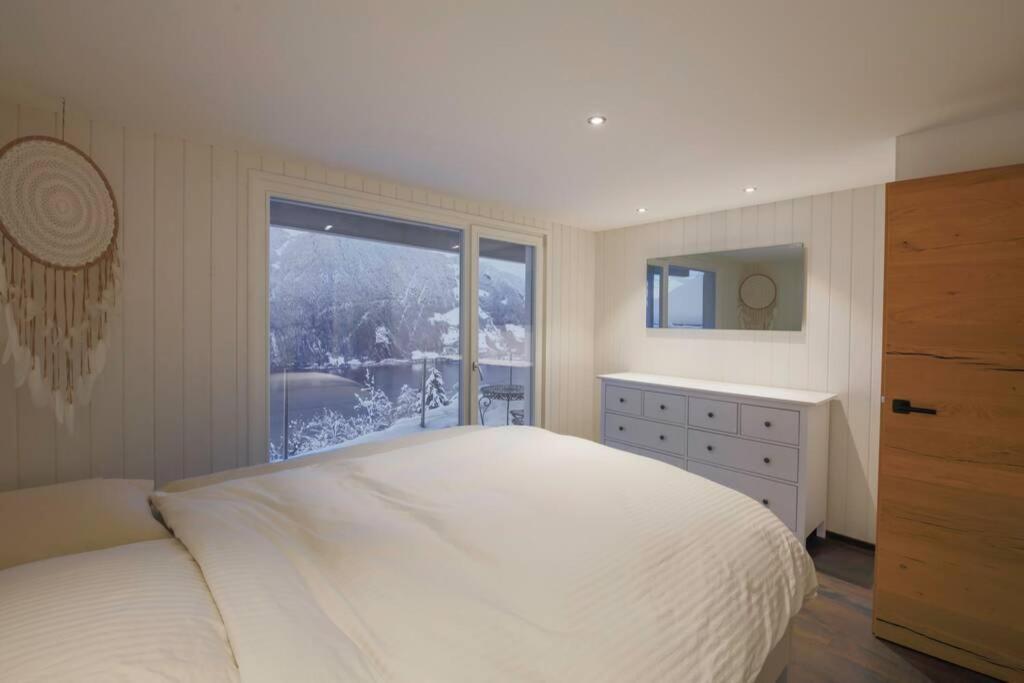 Exklusives Chalet Mit Traumhafter See- Und Bergsicht Seelisberg Luaran gambar