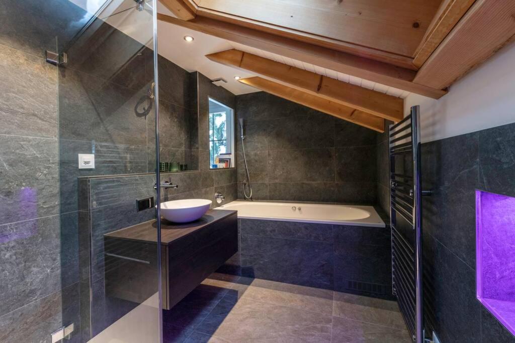 Exklusives Chalet Mit Traumhafter See- Und Bergsicht Seelisberg Luaran gambar