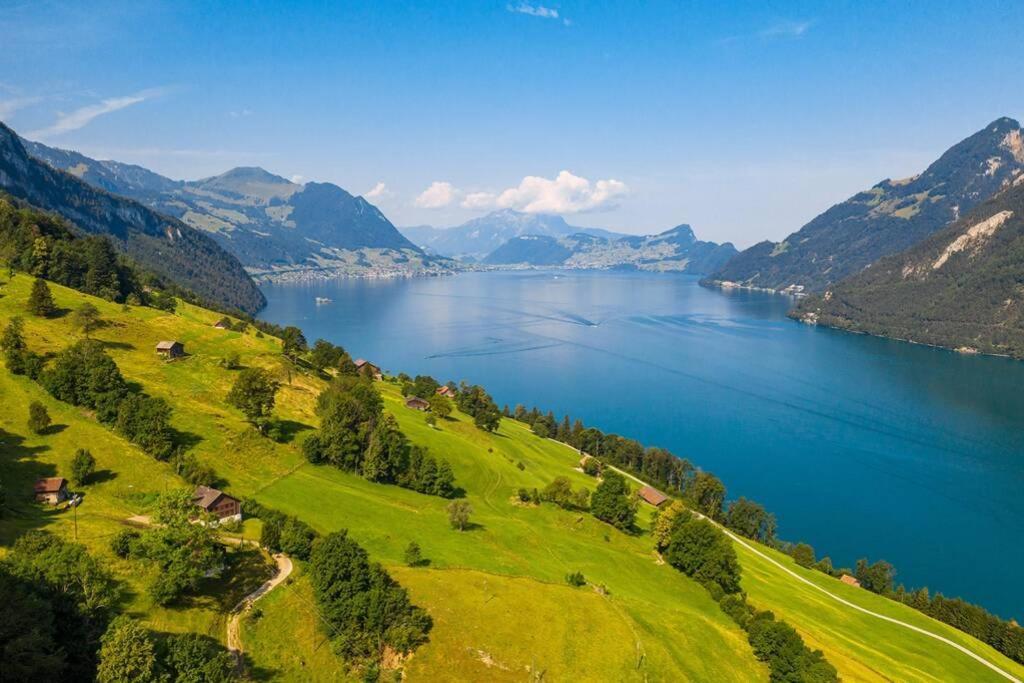 Exklusives Chalet Mit Traumhafter See- Und Bergsicht Seelisberg Luaran gambar